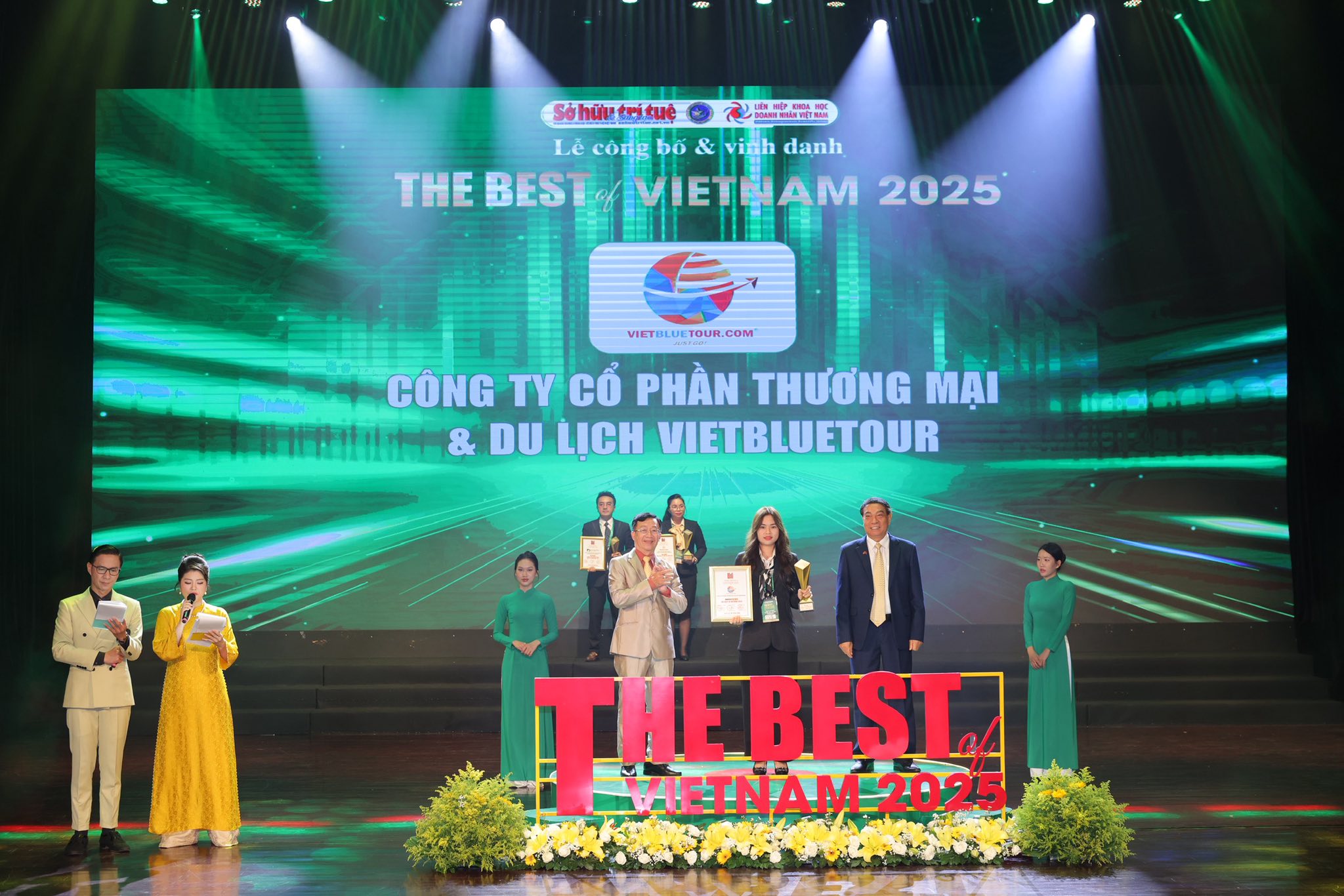 VietBlueTour vinh dự đạt Top 10 Thương hiệu uy tín Việt Nam 2025 – Khẳng định vị thế thương hiệu du lịch hàng đầu Việt Nam
